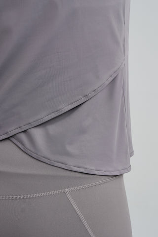 Camiseta Deportiva Espalda Cruzada Gris