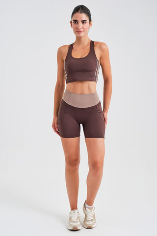 Leggings Cortos Marrones con Bolsillos y Cintura Compresiva