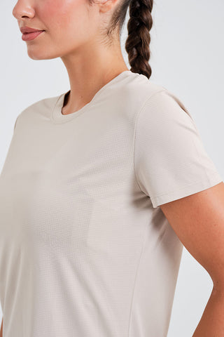 Camiseta Holgada Beige con Detalles Fruncidos y Tejido Técnico