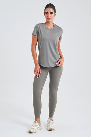 Camiseta Holgada Gris con Detalles Fruncidos y Tejido Técnico