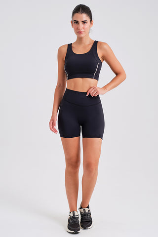 Top Deportivo Negro con Detalle en Contraste y Relleno Interior