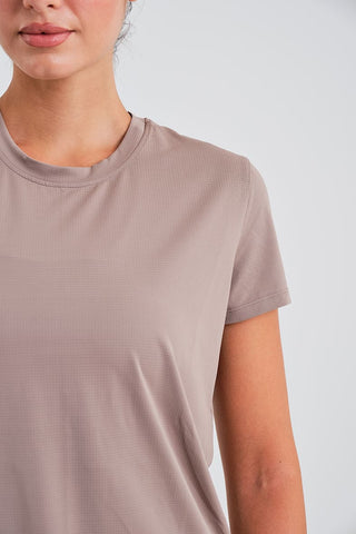 Camiseta Holgada Arena con Detalles Fruncidos y Tejido Técnico