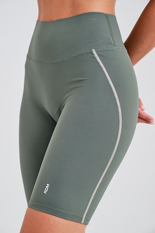 Leggings Ciclistas Verdes con Cintura Compresiva y Detalle en Contraste