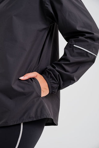 Chaqueta Cortavientos Ligera Negra con Detalles Reflectantes