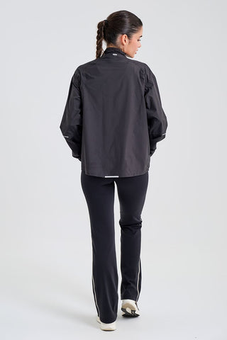 Chaqueta Cortavientos Ligera Negra con Detalles Reflectantes